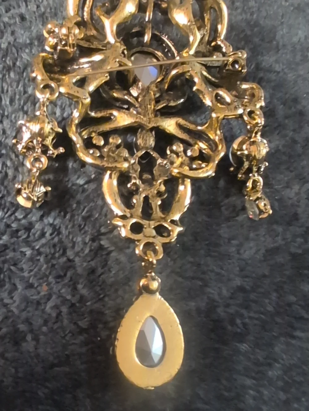Source Unknown Gold and Clear Crystal Filigree Drop Brooch